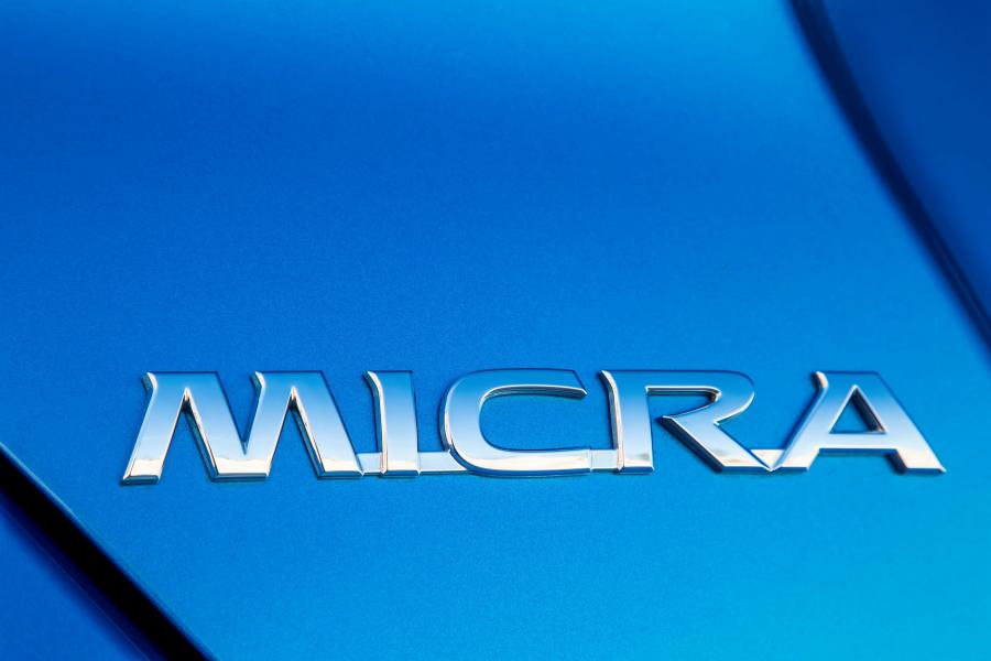 Логотип Nissan Micra 2017 года  (фото 15 из 30)